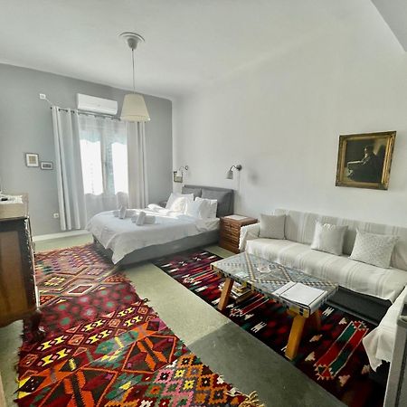 A Litte Taste Of Home Guest House เอเธนส์ ภายนอก รูปภาพ
