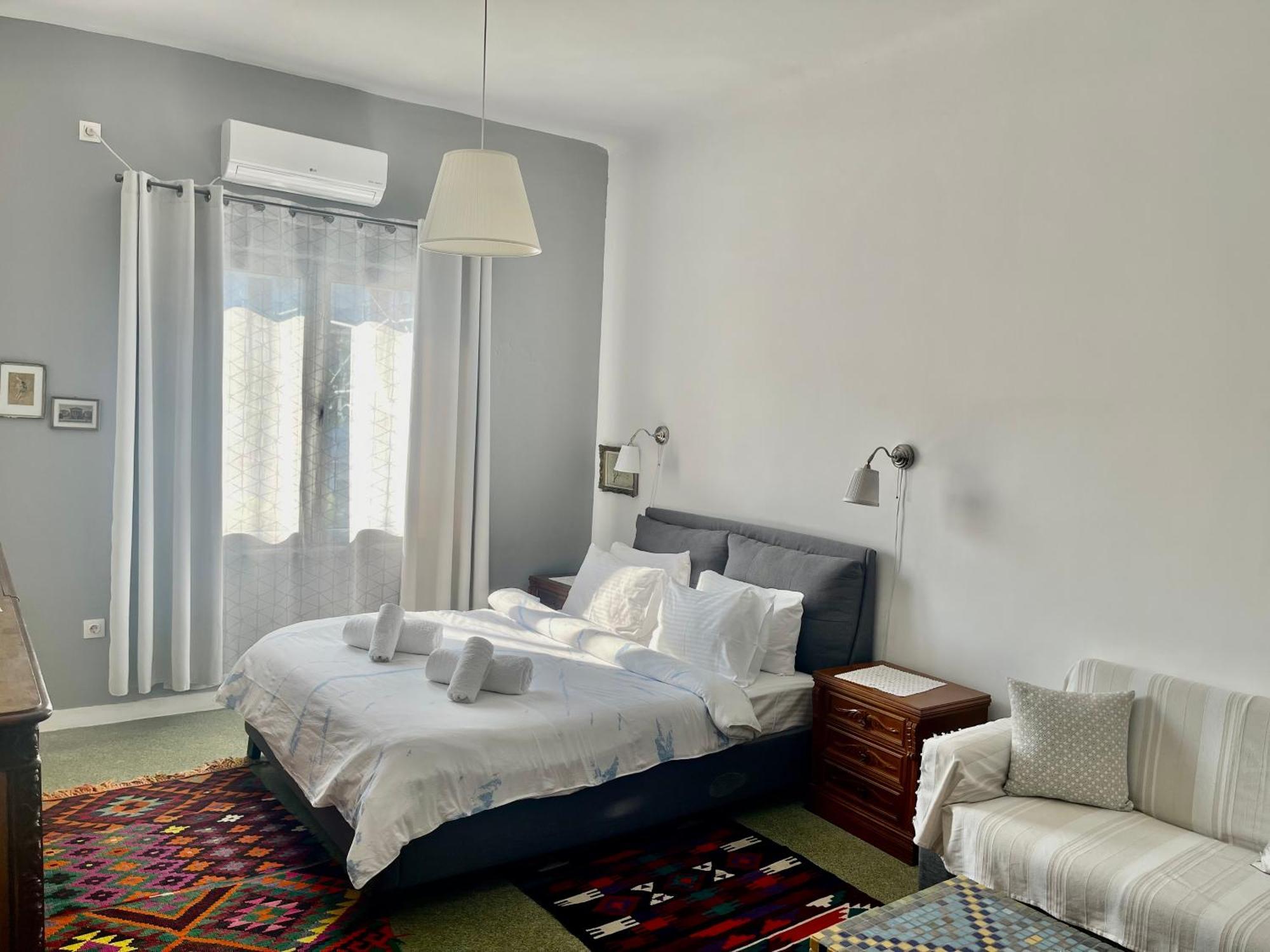 A Litte Taste Of Home Guest House เอเธนส์ ภายนอก รูปภาพ