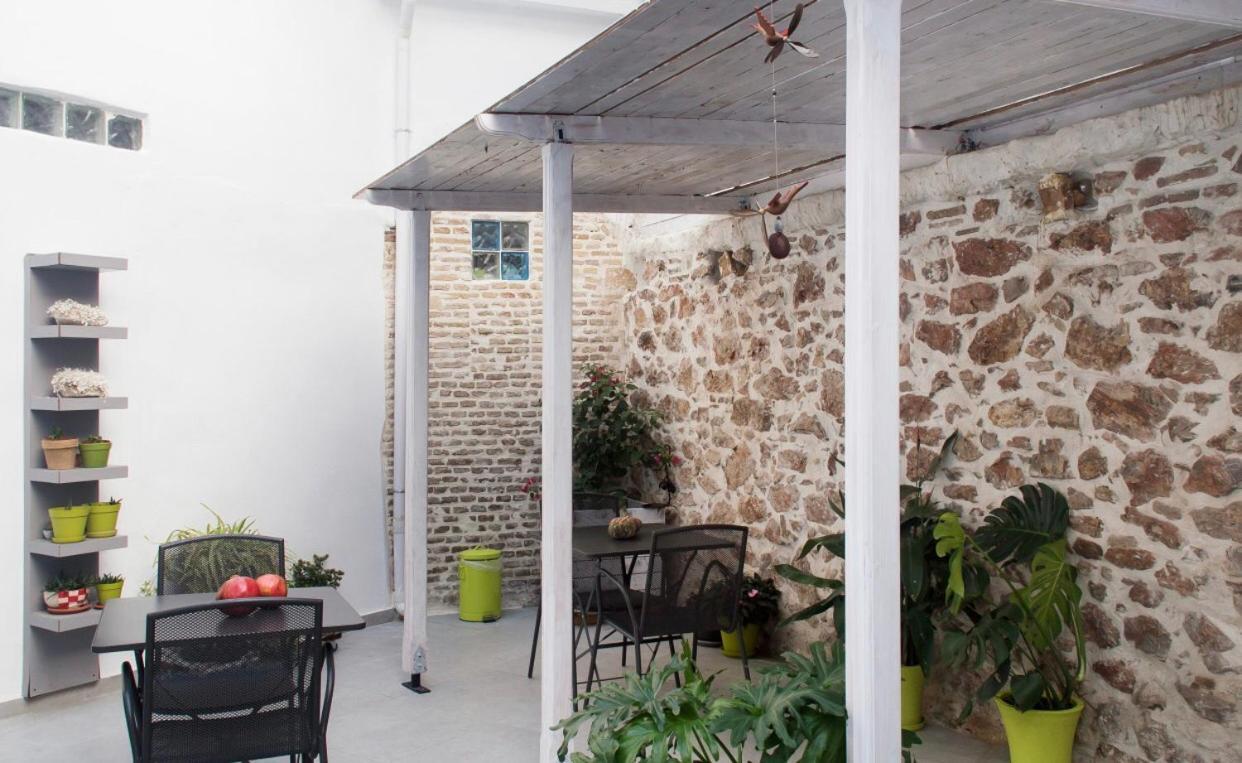 A Litte Taste Of Home Guest House เอเธนส์ ภายนอก รูปภาพ