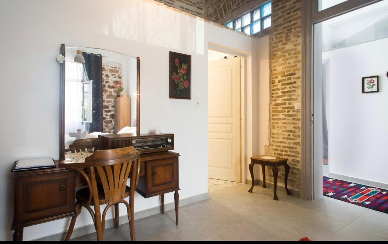 A Litte Taste Of Home Guest House เอเธนส์ ภายนอก รูปภาพ